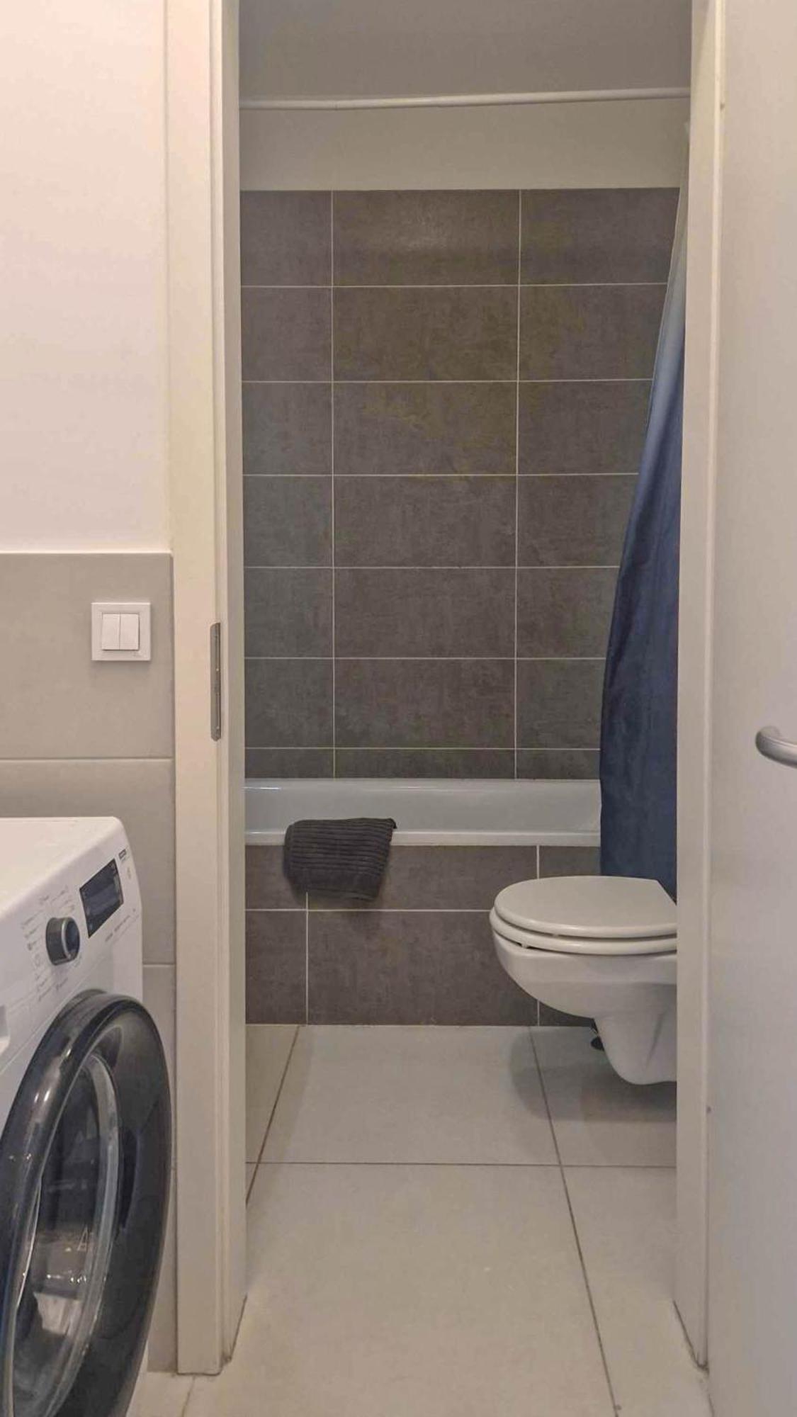 Dob36 With Free Private Parking And Balcony Appartement *